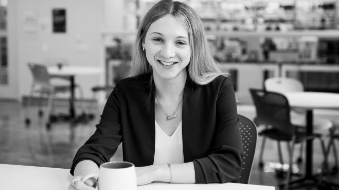 Laura Katz, Helaina