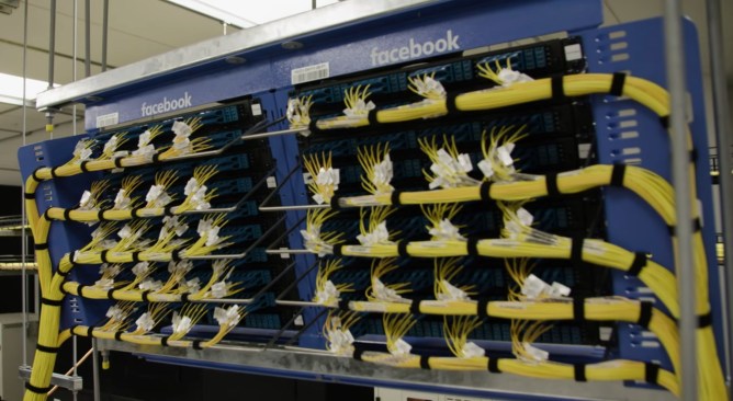 Cabling in Meta/Facebook's RSC supercomputer.