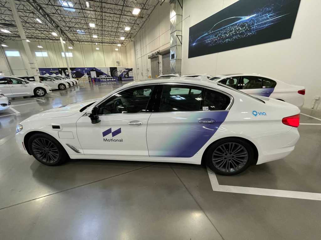 Motional_Via branded BMW 5-series robotaxi for las vegas