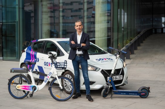 GoTo Global CEO Gil Laser with car and e-bike for sharing