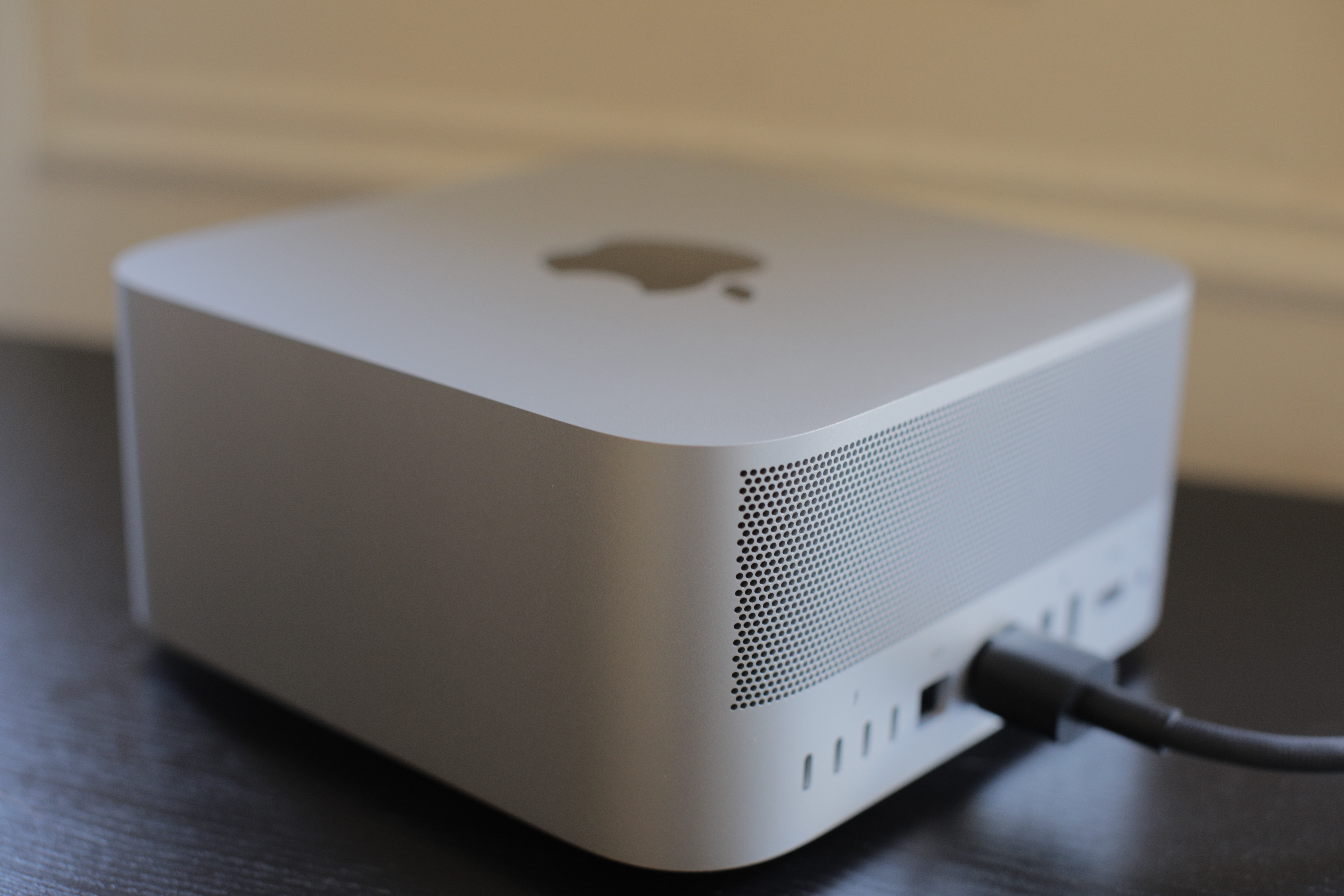 Apple Mac Studio 2022, image from the back