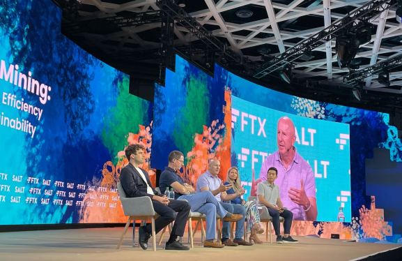 An image of crypto mining panelists at the FTX SALT Crypto Bahamas conference