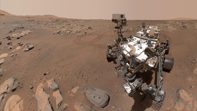 The Perseverance rover takes a selfie on Mars.