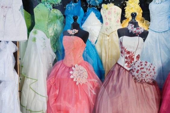 Image of a shop window with quinceanera dresses