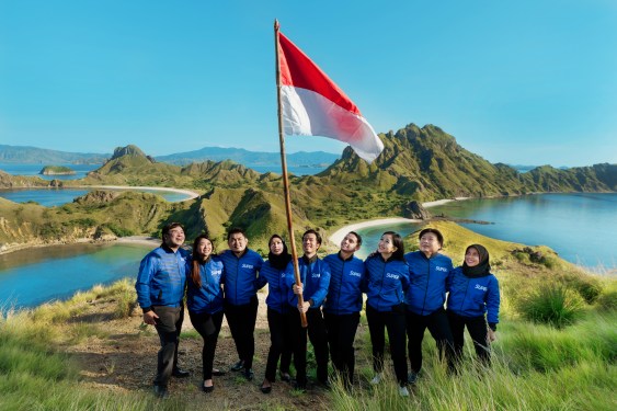 Indonesian hyperlocal social commerce startup Super's team