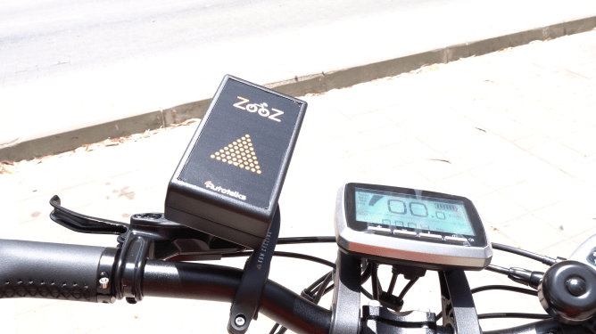 Autotalks ZooZ2 V2X device on handlebars of bike