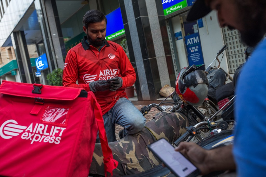 Airlift delivery riders