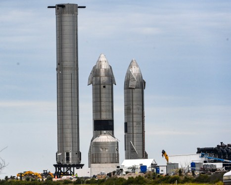 SpaceX CEO Elon Musk provides an update on the development of the Starship spacecraft and Super Heavy rocket.