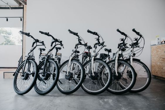 E-bikes made by Zoomo, a Contrarian Ventures portfolio company