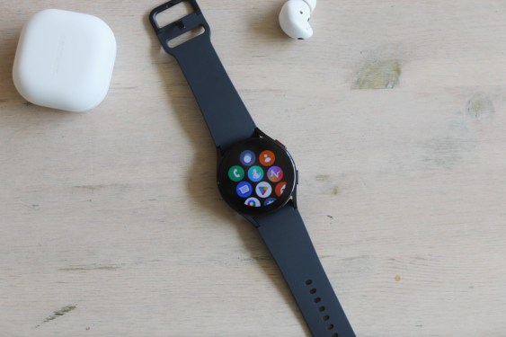 smartwatch and erabuds
