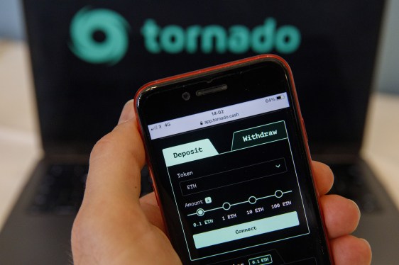 smartphone crypto app