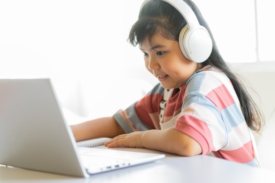 Vietnamese girl studying online at a table, used in a post about edtech startup Edupia