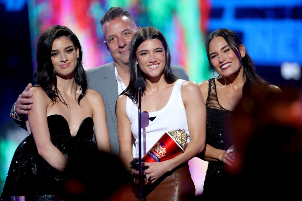 Charli D'Amelio and family at the MTV awards