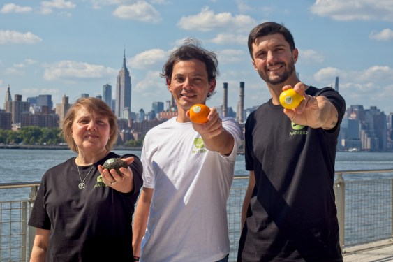 Nat4bio founders holding fruit