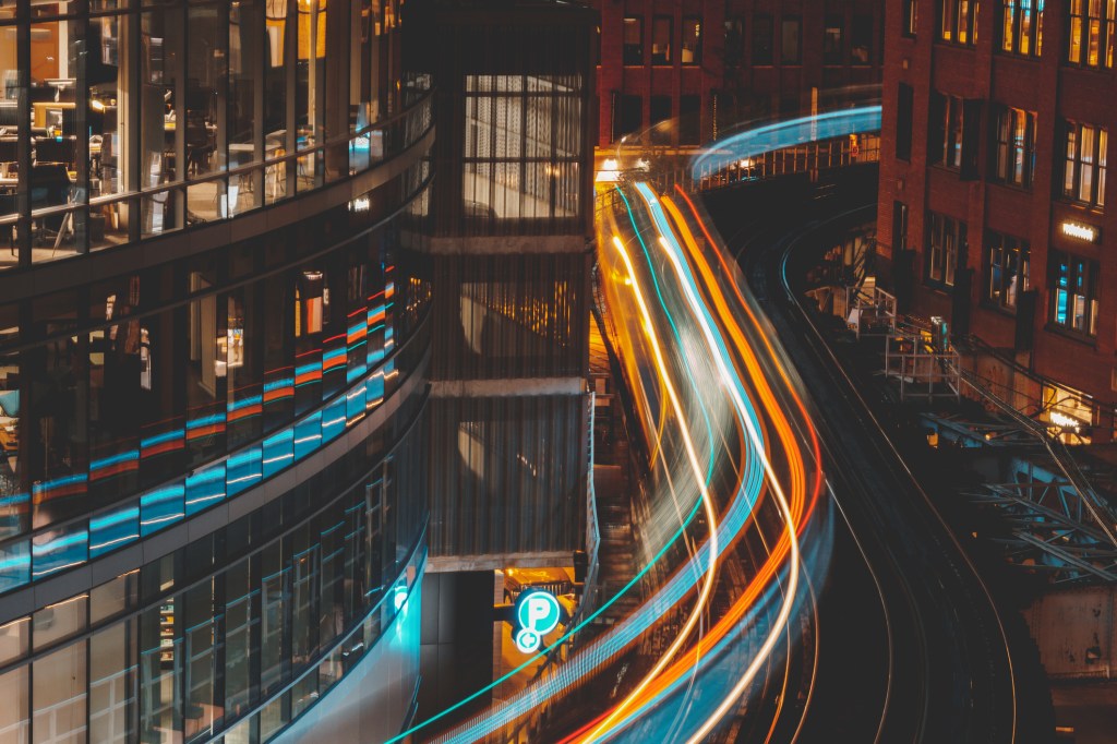 Chicago train looping around buildings, Chicago, Illinois, United States, used in post about financial planning startup Drivetrain