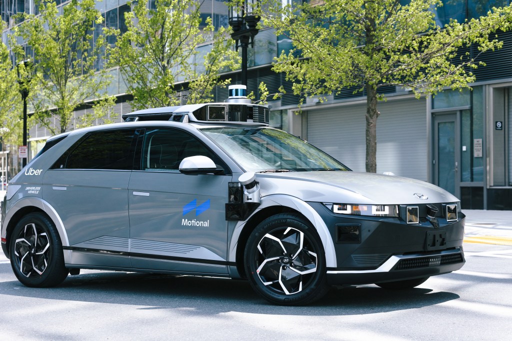Motional's Hyundai Ioniq 5 AV with Uber logo