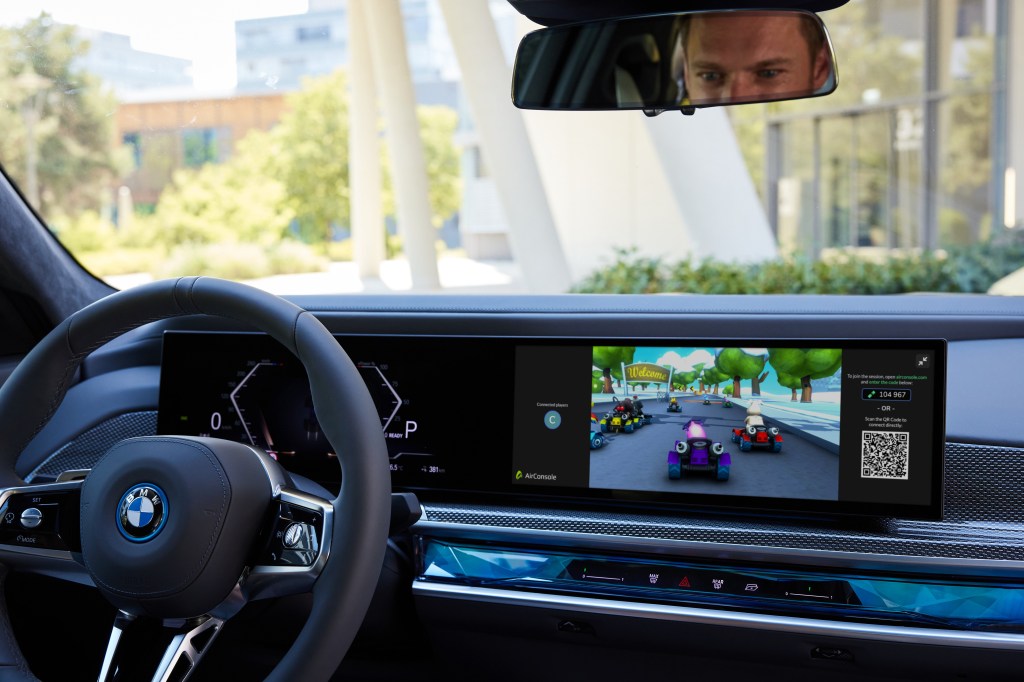 BMW 7series in-car gaming with AirConsole