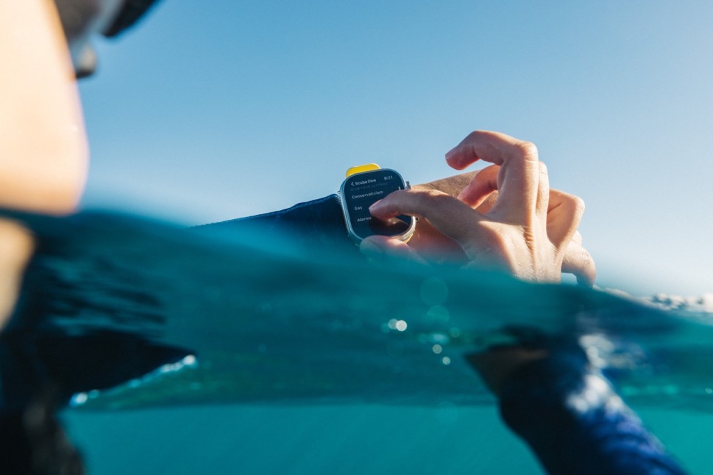 Apple Watch Ultra used in the water by a scuba diver