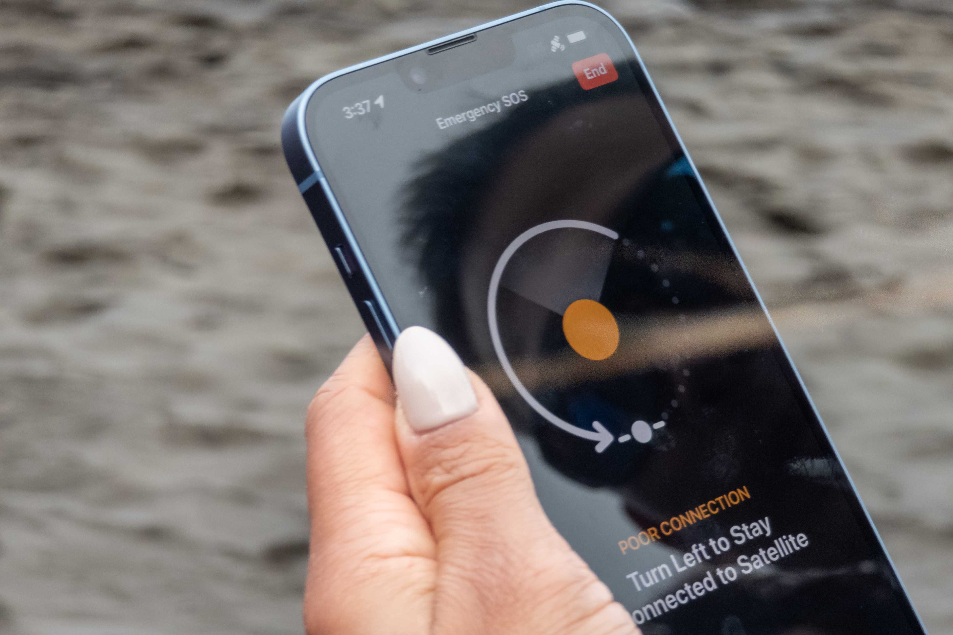 iPhone Emergency SOS via satellite