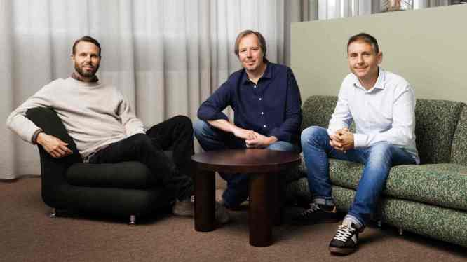 3 men, Sesamy founders, sitting on couches