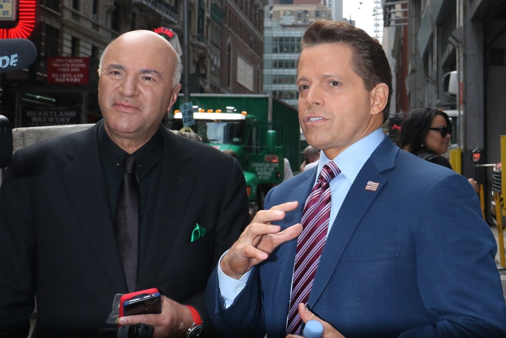Image of investors Kevin O'Leary and Anthony Scaramucci on the street in New York in 2019.