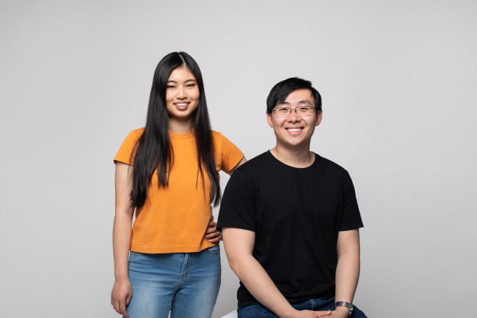 Recall.ai founders Amanda Zhu and David Gu