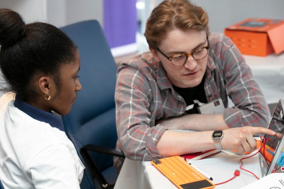 Kano World CEO Ollie Dotsch showing kit to student