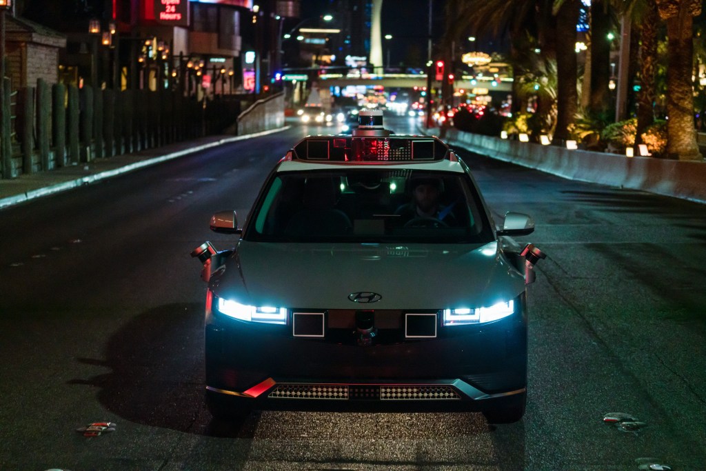 hyundai ioniq 5 robotaxi on las vegas strip at night