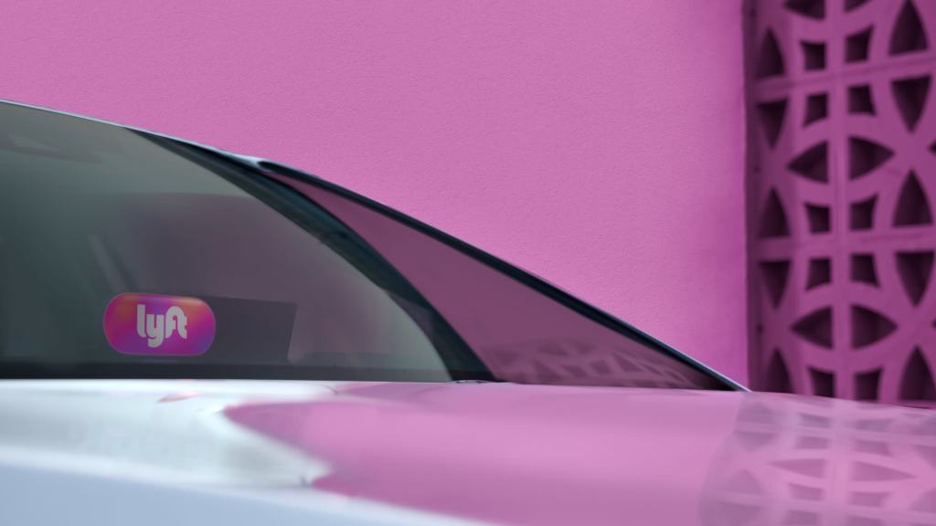 close up shot of car with Lyft sign behind windscreen
