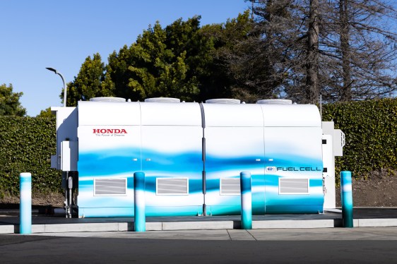 Honda puts old fuel cells back to work in stationary backup power unit for a data center near Los Angeles, CA.