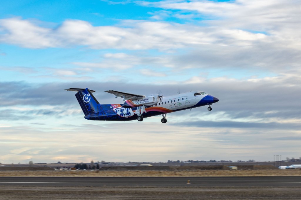 Universal Hydrogen FirstFlight