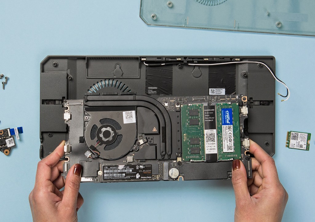 Framework reuses parts for laptops
