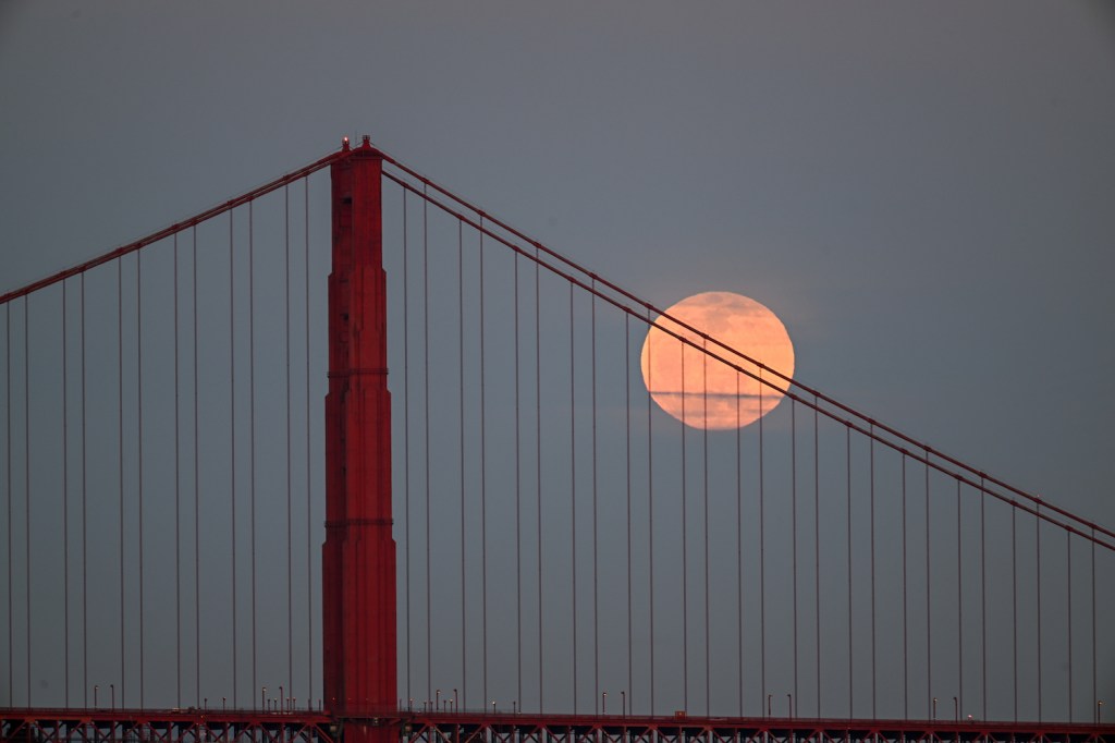 Full Pink Moon rises over San Francisco's Golden Gate Bridge