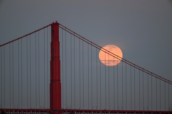 Full Pink Moon rises over San Francisco's Golden Gate Bridge