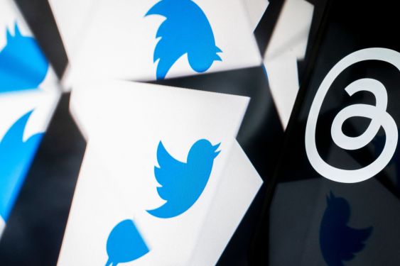 Threads and Twitter logos