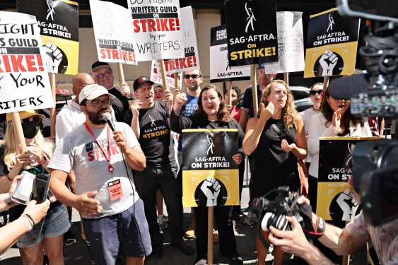 SAG-AFTRA and WGA members on the 100th day of their strike