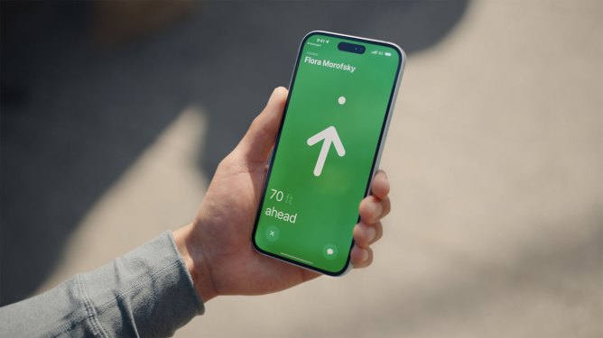 Apple iPhone 15 demonstrating ultra wideband, displaying directions using Find My app