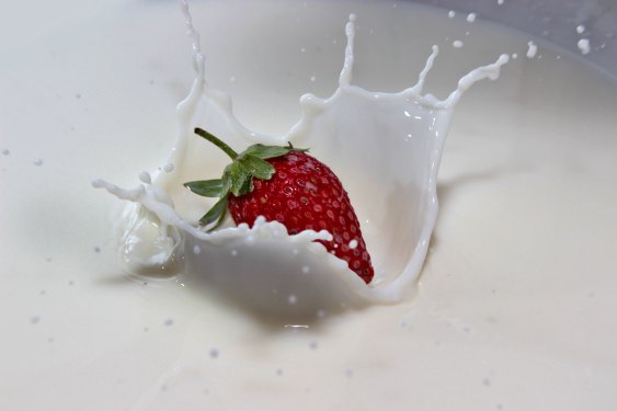 Milk strawberry splash