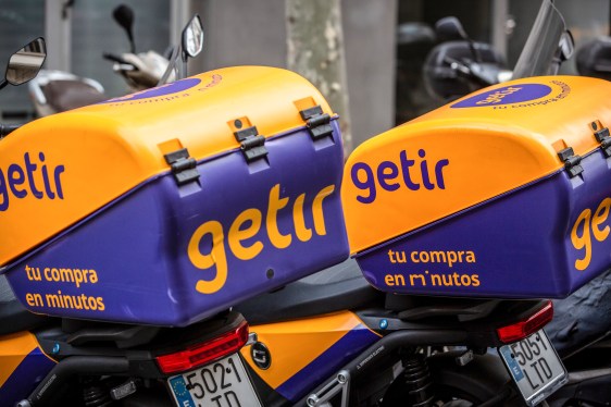 Two Getir boxes on a delivery motorcyle