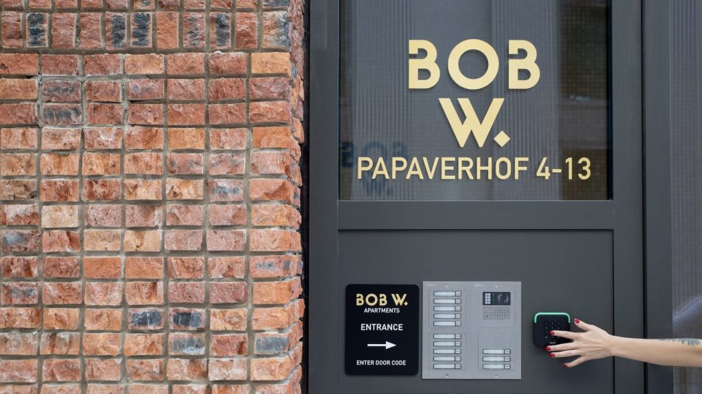 Bob W