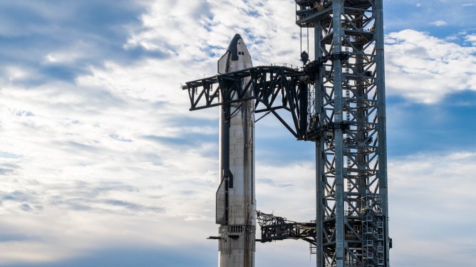 SpaceX starship fully stacked