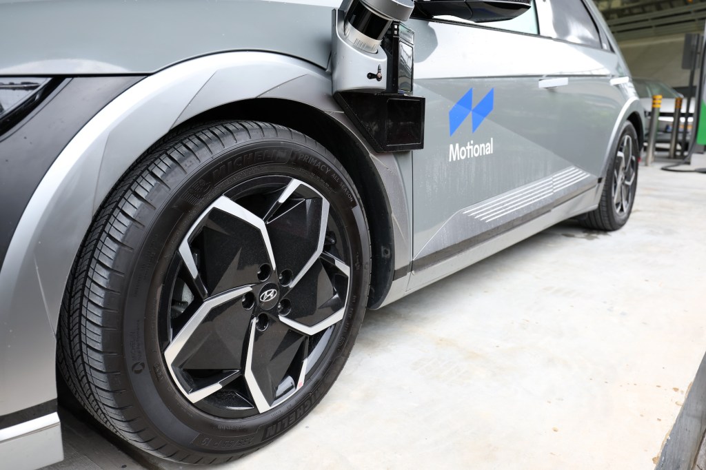 Hyundai-Morional robotaxi facility