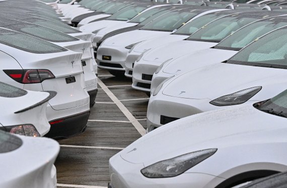 09 January 2023, Brandenburg, Schönefeld: New Model Y electric vehicles are parked in the early morning in a parking lot at Terminal 5 of the capital's Berlin-Brandenburg Airport. Due to space constraints on the site from the new plant of the U.S. electric car manufacturer Tesla in Grünheide, are several thousand new electric vehicles in the parking lots at the airport BER. Tesla currently employs, according to its own information, more than 7000 employees at the plant in Grünheide. Soon there will be 12000 employees at the Tesla Gigafactory Berlin-Brandenburg. With the planned expansion, there would then be even more. The current Tesla site covers around 300 hectares. Another 100 hectares are now being added. Photo: Patrick Pleul/dpa (Photo by Patrick Pleul/picture alliance via Getty Images)