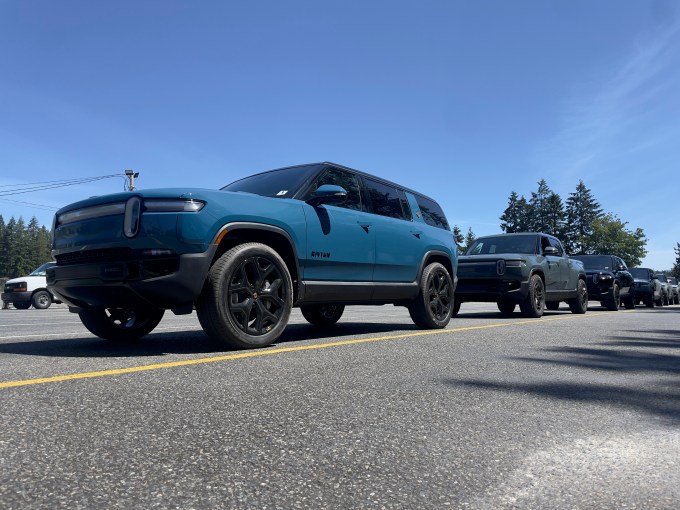 rivian next-gen-r1s-r1t