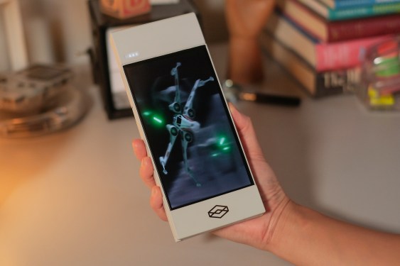 Looking Glass' phone-sized holographic display