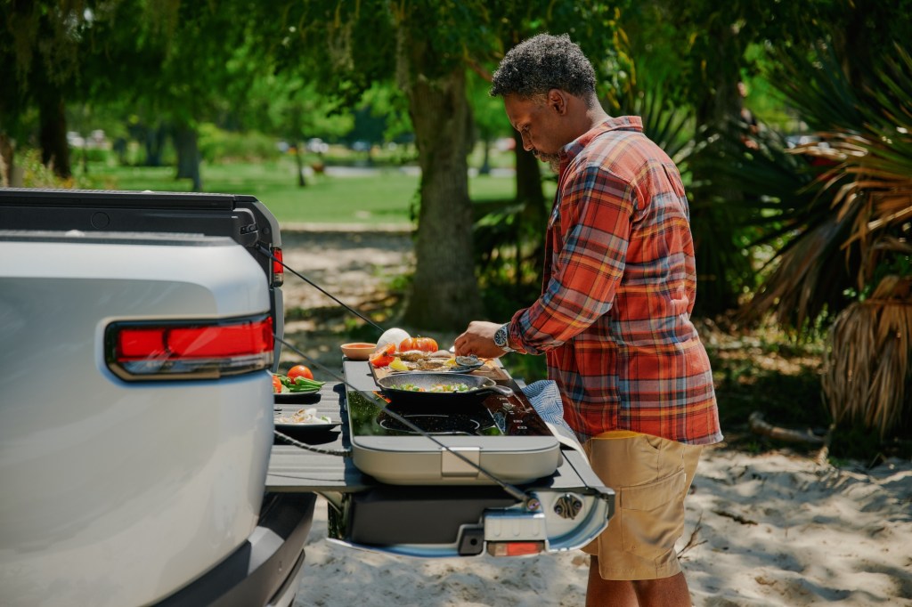 rivian-travel-kitchen-tailgate