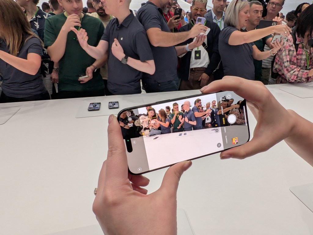 Apple iPhone 16 Pro/Pro Max