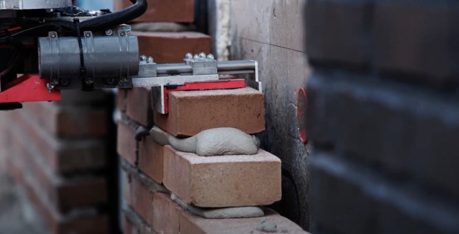 brick-laying robot