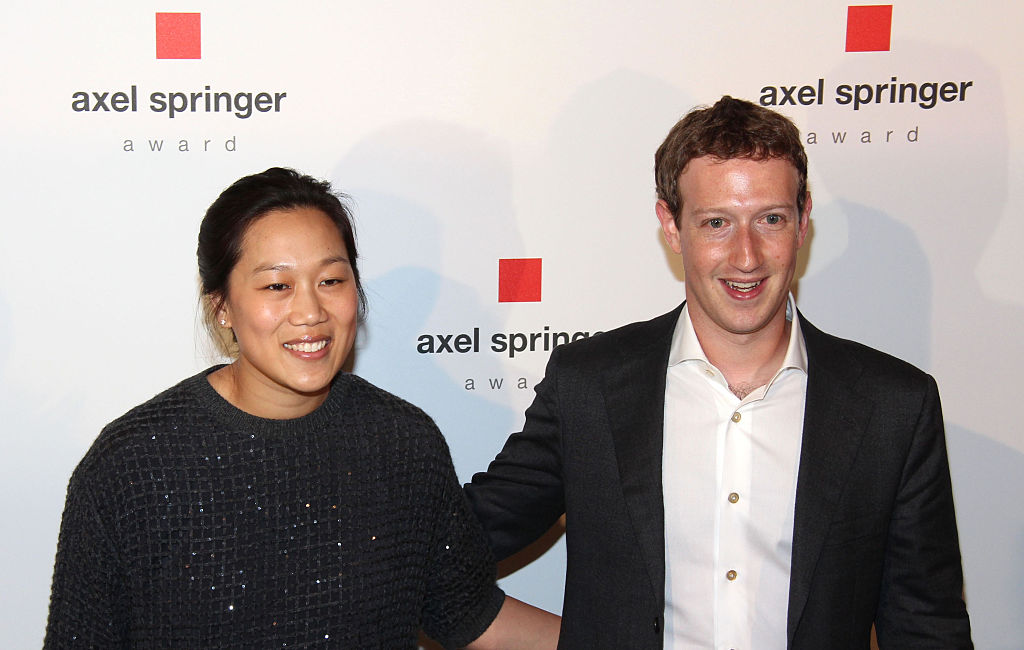 BERLIN, GERMANY - FEBRUARY 25: Marc Zuckerberg and his wife Priscilla Chan Zuckerberg arrive to the Axel Springer Award ceremony on February 25, 2016 in Berlin, Germany. (Photo by Anita Bugge/WireImage)