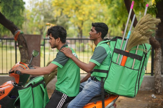 Pronto workers on a scooter